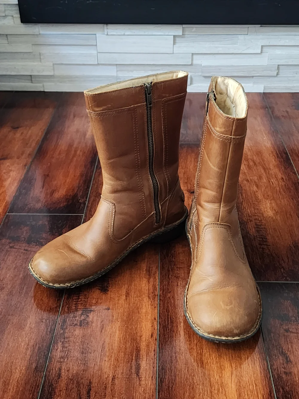 UGG Kaleen Chestnut Leather Sheepskin Mid-Calf Boots Women's US 9 EU 40 Side Zip